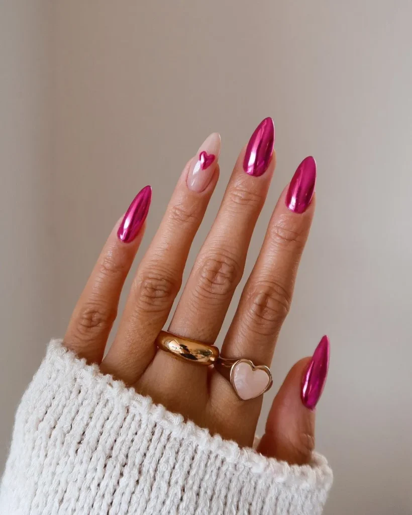 Chrom-Herzen - Lange, pinkfarbene Chromnägel mit Herz-Nailart