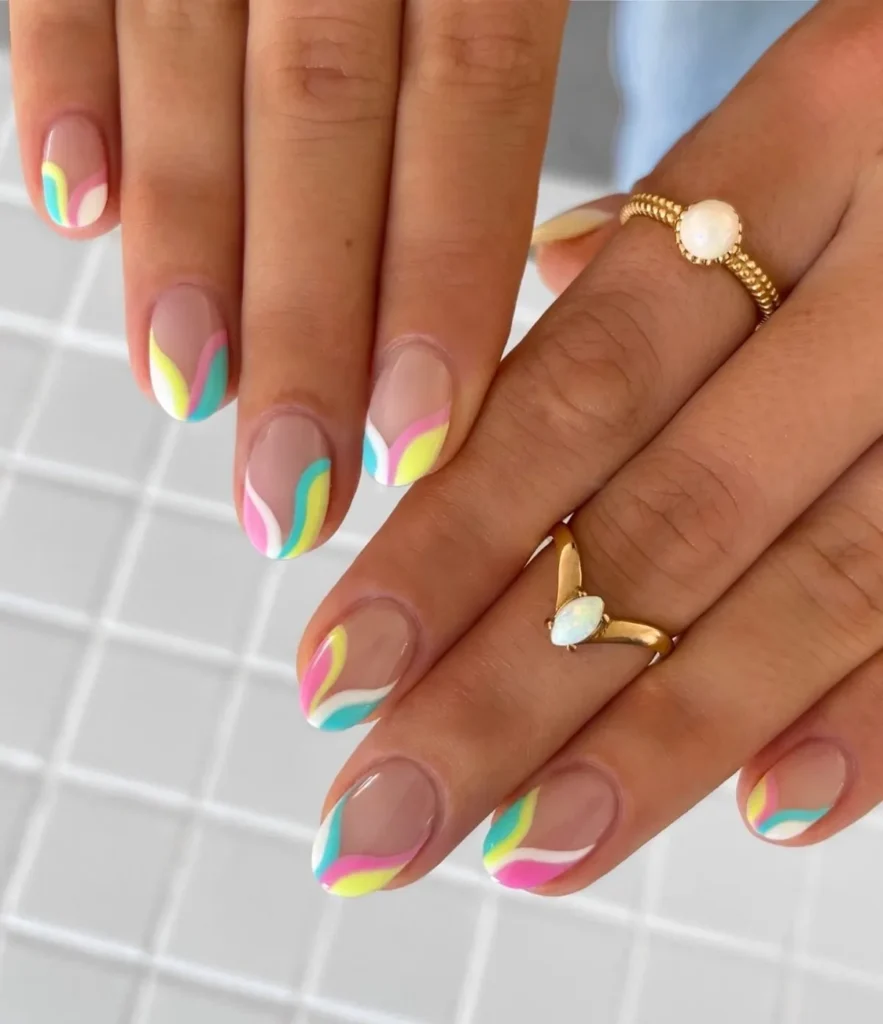 Pastellfarbene French-Tip-Nägel