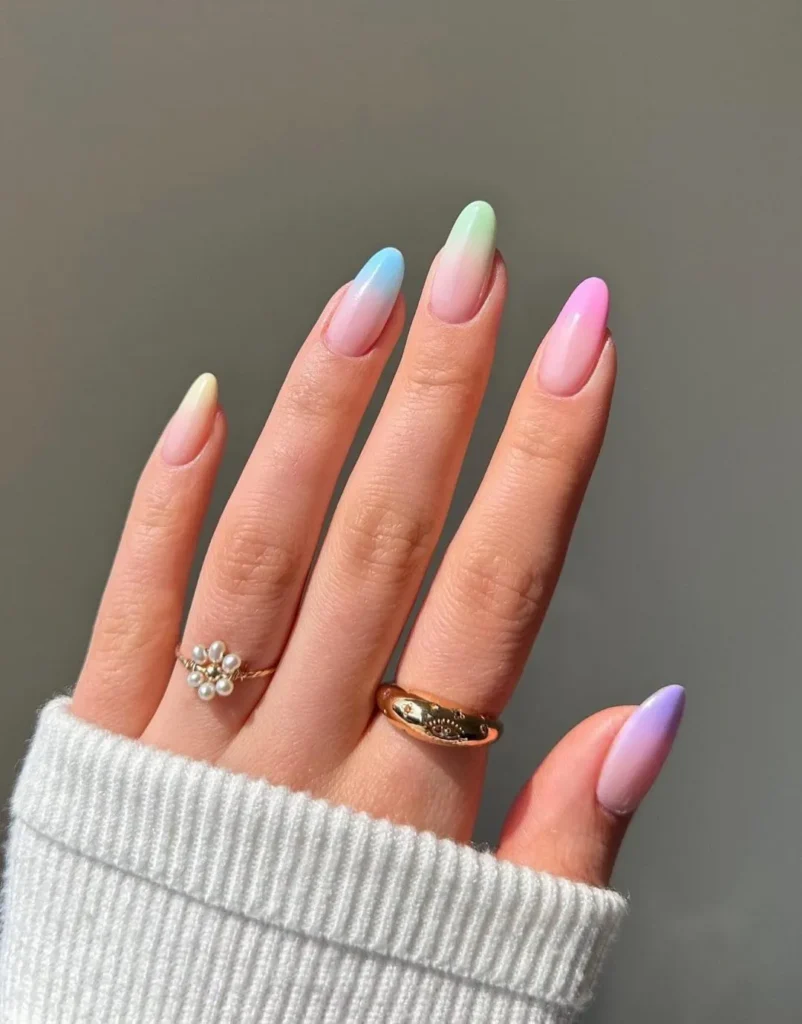 Pastellfarbene Ombre French Tip-Nägel