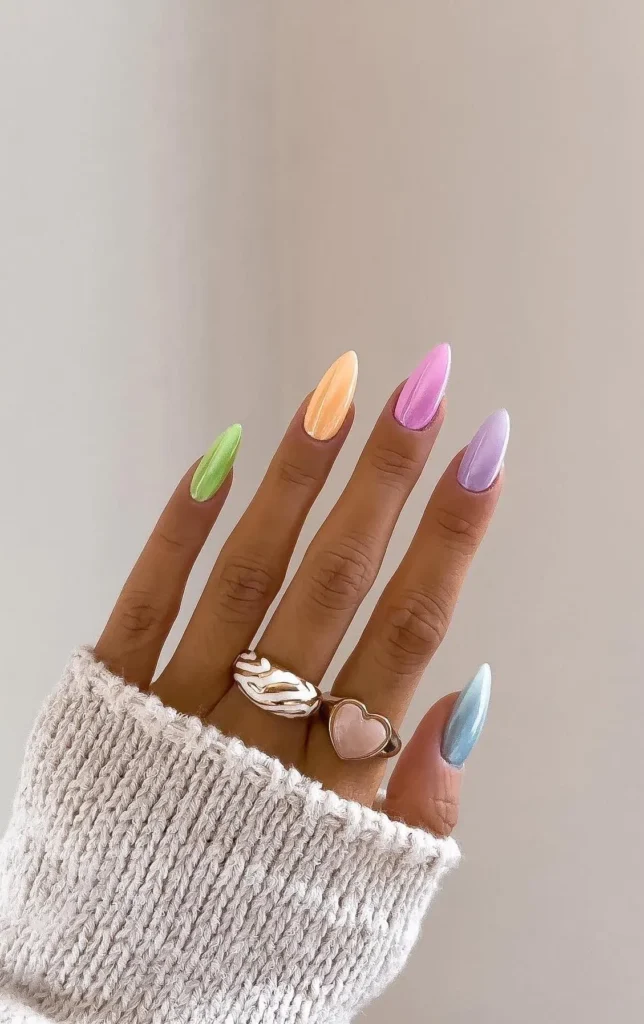 Pastellfarbene Regenbogen-Ombre-Nägel mit Chrom-Effekt