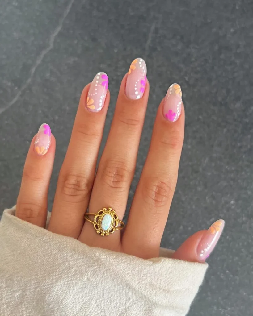 Rosa Retro-Nägel mit Blumen-Nailart